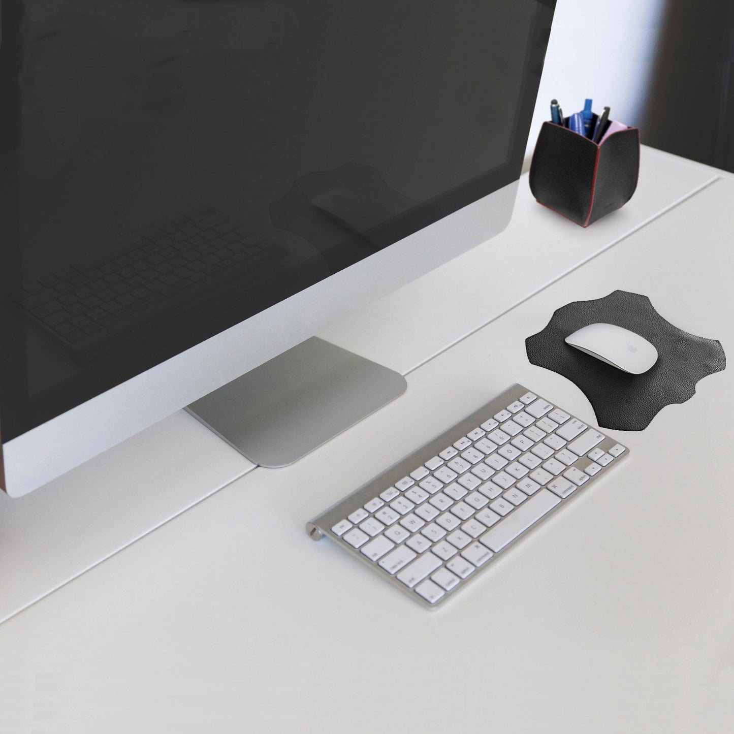 K0001AB | Tappetino per Mouse Made in Italy in Vera Pelle pieno fiore, grana dollaro - Colore Nero - Dimensioni: cm 20 x 23 - Confezione: Sacchetto tubolare Tnt