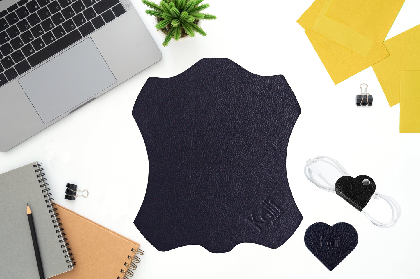 K0001AB | Tappetino per Mouse Made in Italy in Vera Pelle pieno fiore, grana dollaro - Colore Nero - Dimensioni: cm 20 x 23 - Confezione: Sacchetto tubolare Tnt