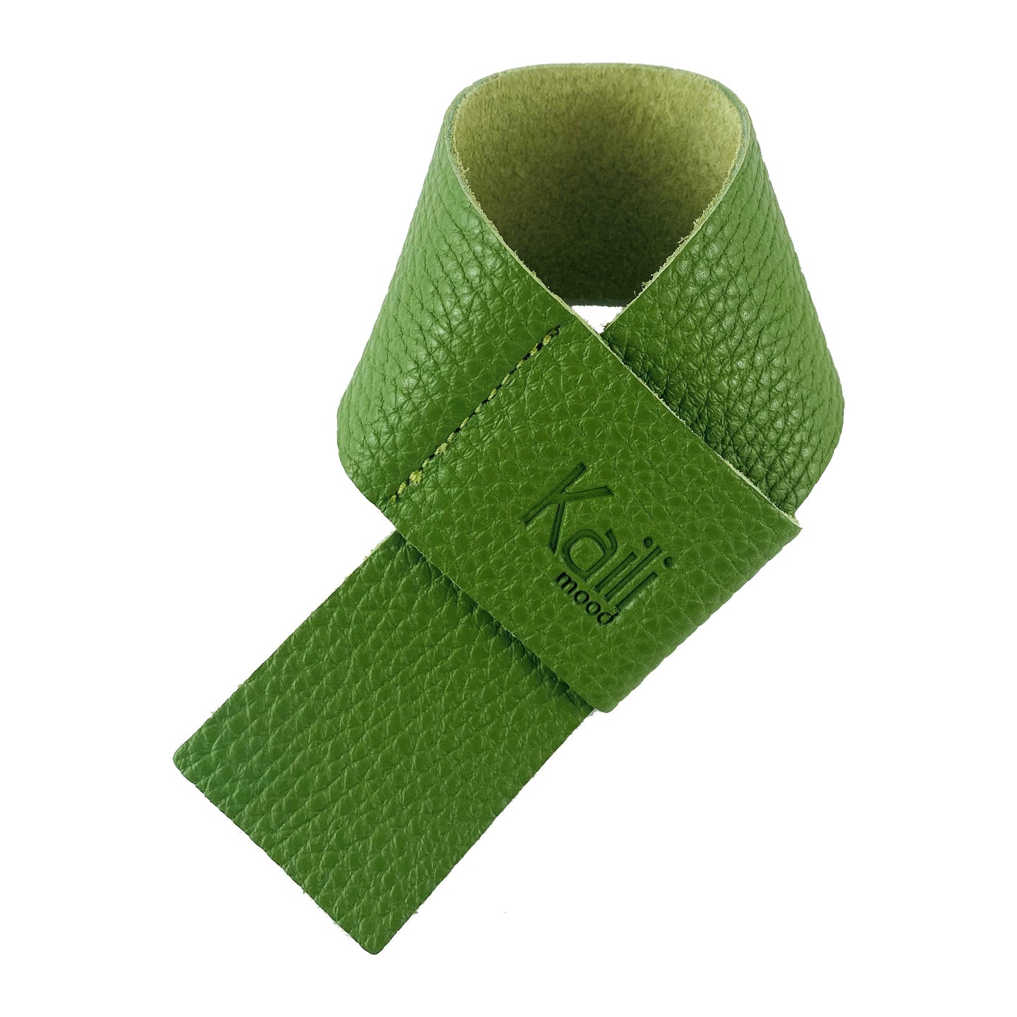 K0010EB | Salvagoccia per Bottiglia Made in Italy in Vera Pelle pieno fiore, grana dollaro - Colore Verde. Dimensioni: cm 27 x 4 x 0,5. Confezione: Gift Box rigido fondo/coperchio