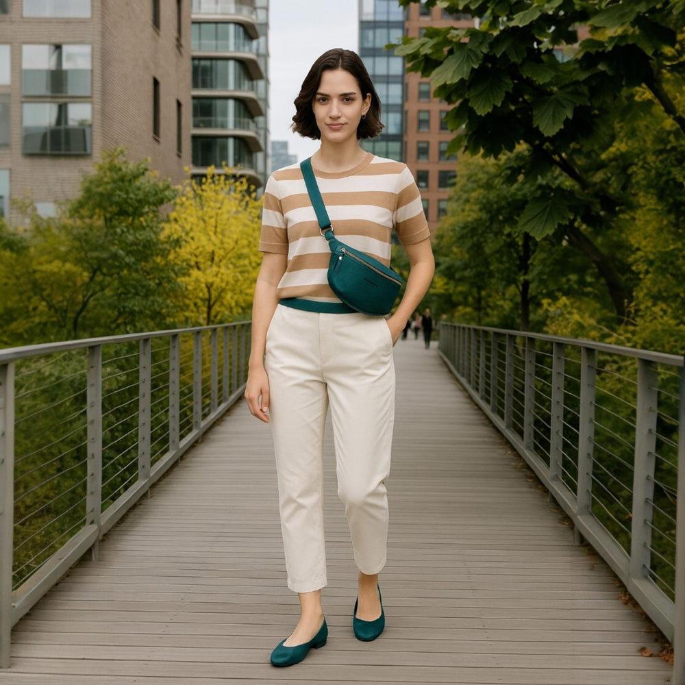 RB1015BZ | Marsupio con tracolla removibile in Vera Pelle Made in Italy. Attacchi con moschettoni in metallo Nickel Lucido - Colore Ottanio - Dimensioni: 24 x 14 x 7