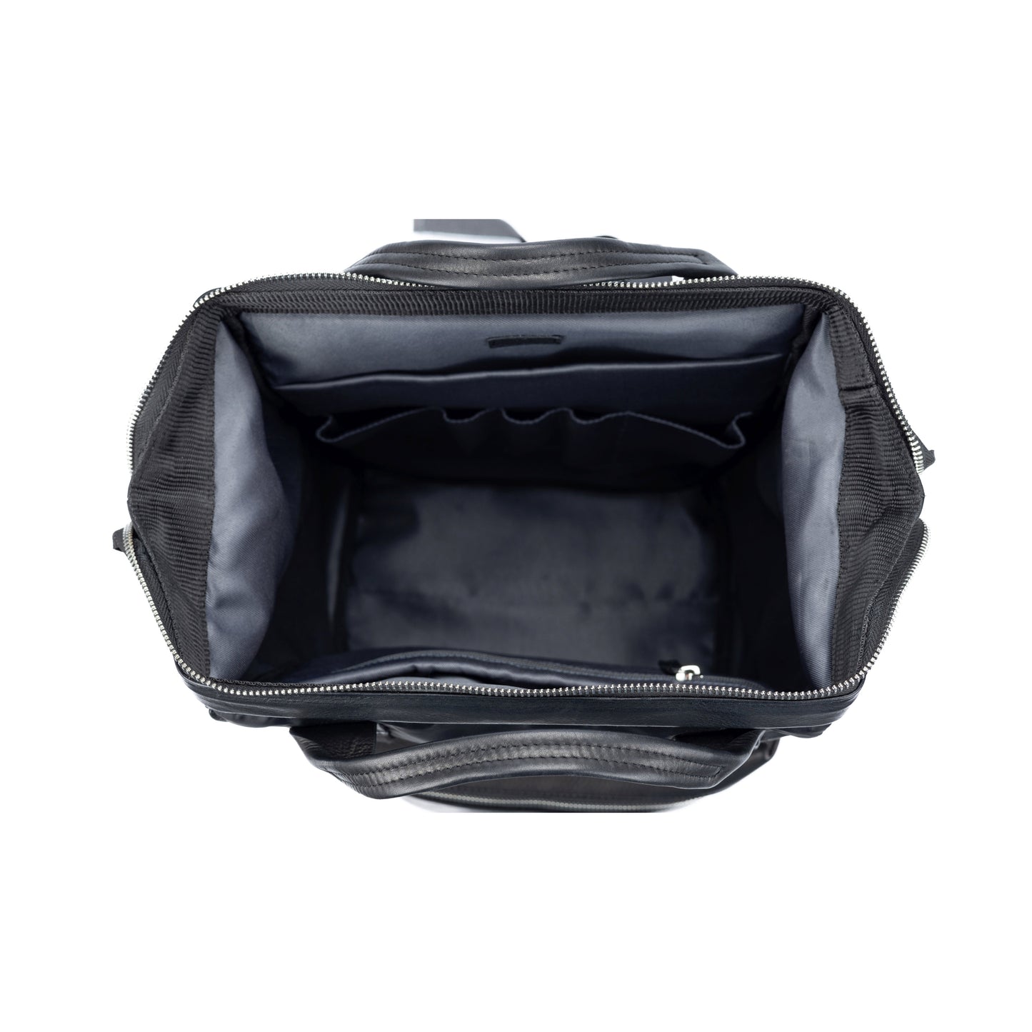 K0037AB | Zaino Idrorepellente in Nylon Waterproof/Vera Pelle pieno fiore con leggera grana - Colore Nero - Accessori Nickel lucido. Dimensioni: cm 27 x 39 x 19 - Confezione: Sacchetto Tnt