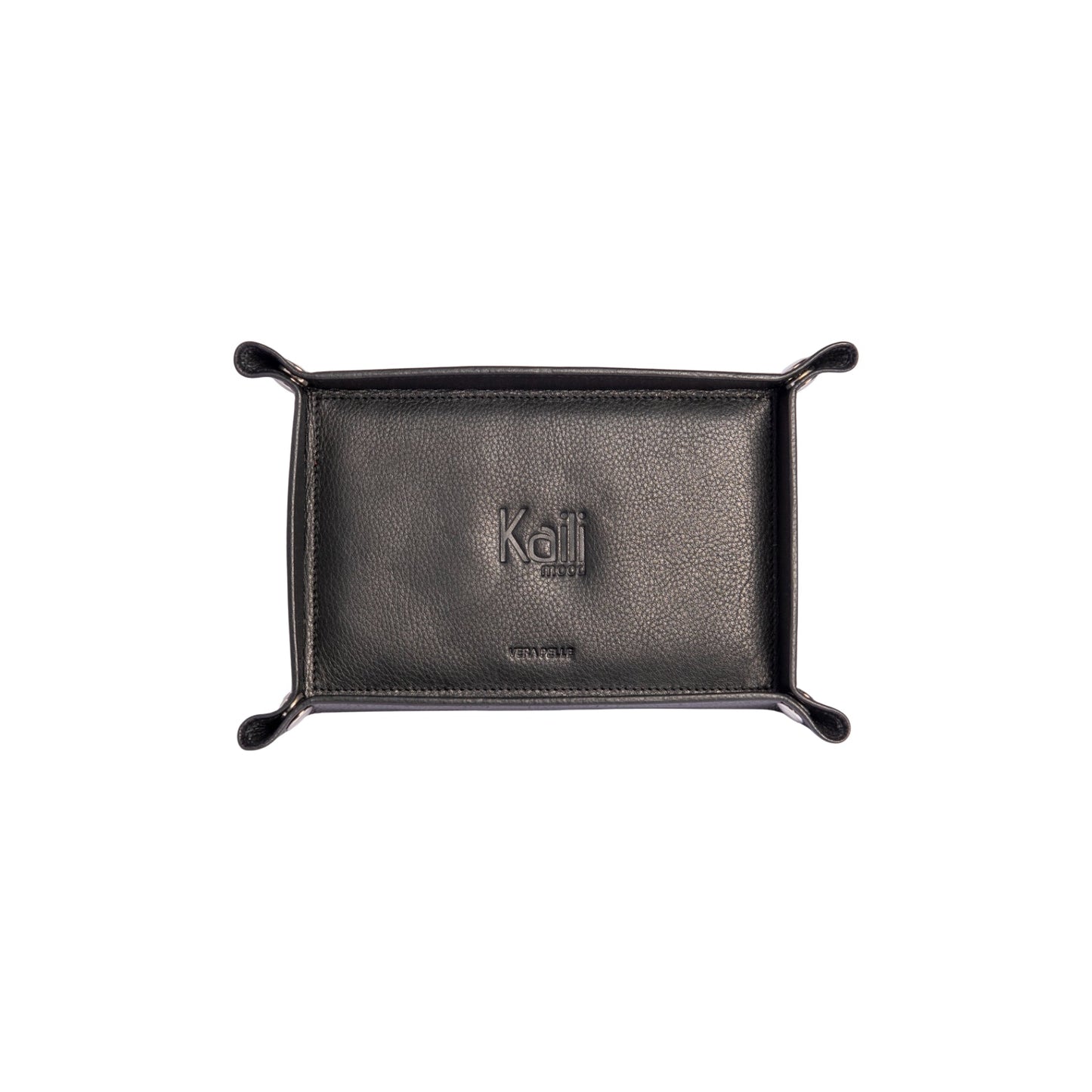 K0052AB  | Vuotatasche Rettangolare in Vera Pelle pieno fiore, con leggera grana. Colore Nero. Chiusura con bottoni automatici in finitura Argento Lucido. Dimensioni (da chiuso): cm 17 x 11 x 3