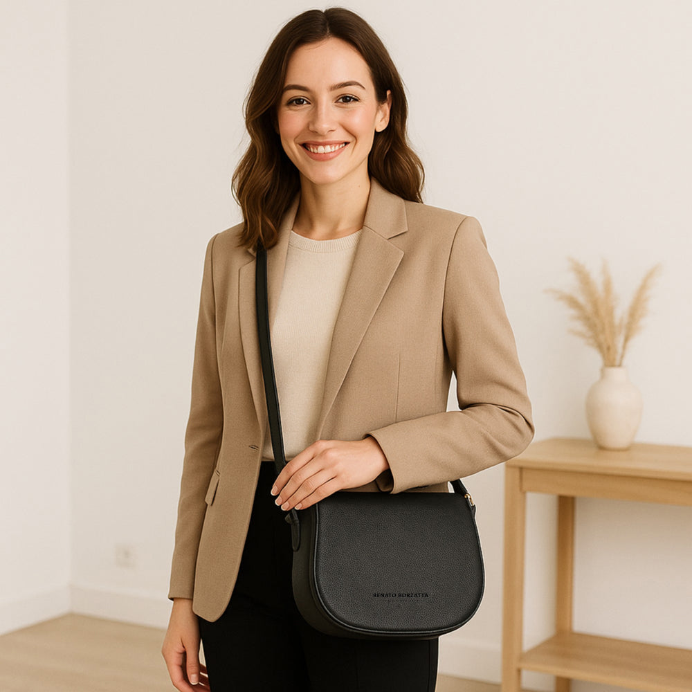 RB1002A | Borsa a Tracolla  in Vera Pelle Made in Italy con Tracolla removibile in pelle e attacchi con fibbie in metallo Oro Lucido - Colore Nero - Dimensioni: cm 26 x 20 x 10