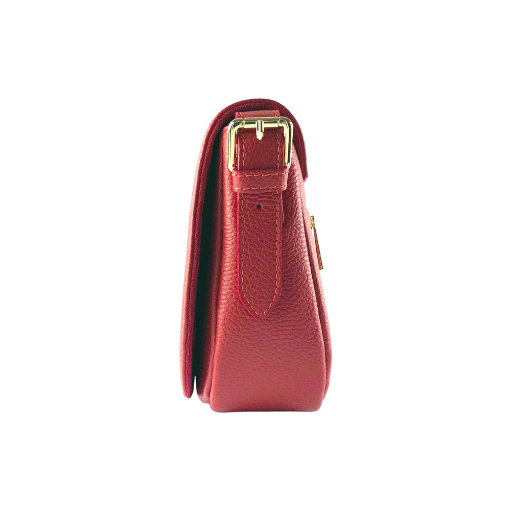 RB1002V | Borsa a Tracolla  in Vera Pelle Made in Italy con Tracolla removibile in pelle e attacchi con fibbie in metallo Oro Lucido - Colore Rosso - Dimensioni: cm 26 x 20 x 10