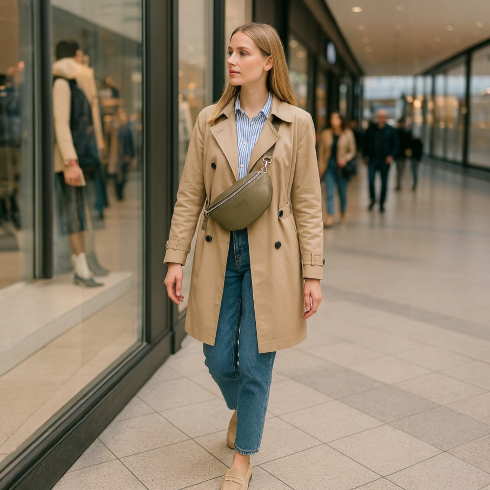 RB1015AQ | Marsupio con tracolla removibile in Vera Pelle Made in Italy. Attacchi con moschettoni in metallo Nickel Lucido - Colore Taupe - Dimensioni: 24 x 14 x 7