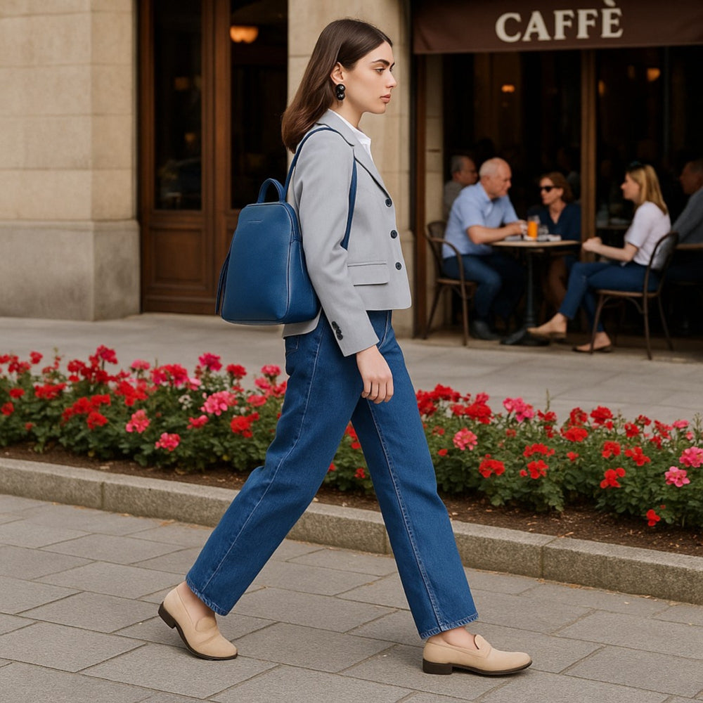 RB1018D | Zaino Donna Doppio scomparto in Vera Pelle Made in Italy con spallacci regolabili. Accessori in metallo Canna di Fucile - Colore Blu - Dimensioni: cm 26 x 30 x 14,5