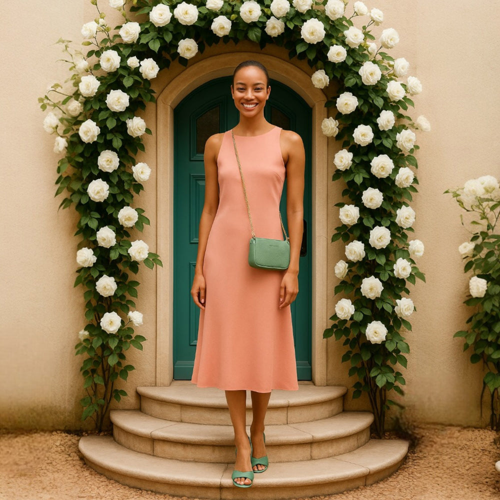 RB1022BF | Borsa Piccola in Vera Pelle Made in Italy con Tracolla a catena removibile. Chiusura con lampo e Accessori in metallo Oro Lucido - Colore Menta - Dimensioni: cm 20 x 12 x 6