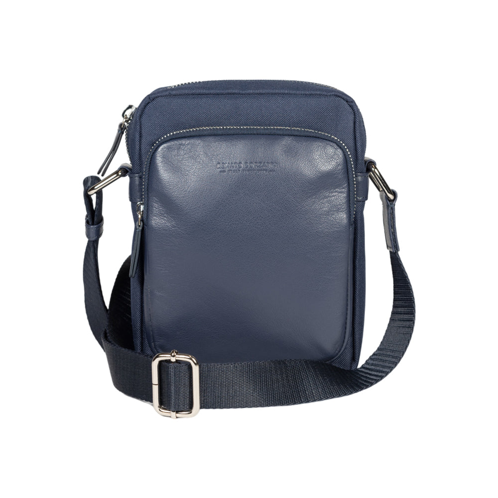 RB2002D | Borsa a Tracolla in Nylon/Vera Pelle, con leggera grana. Chiusura con lampo e tracolla regolabile - Colore Blu - Dimensioni: cm 15,5 x 21 x 7. Confezione: Sacchetto in Tessuto non Tessuto
